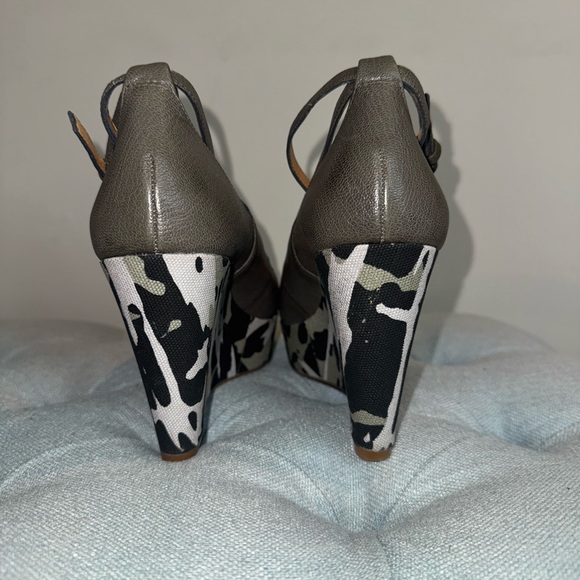 Nine West Black and Gray Wedge Shoes with Peep-Toe. Size 8. NWOT - Picture 3 of 6